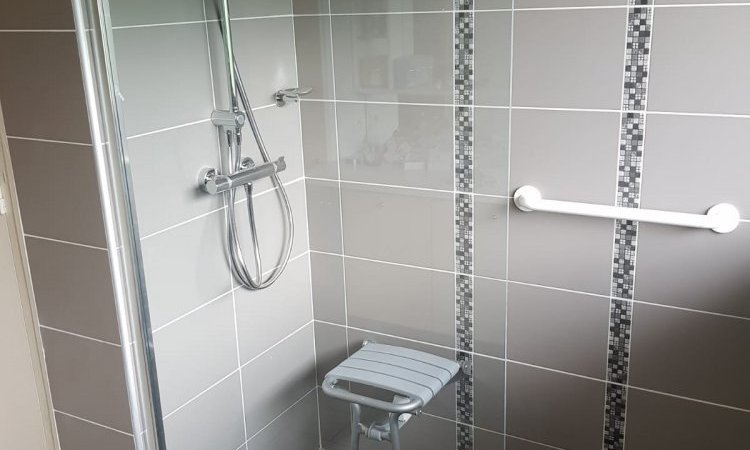 Professionnel pour rénovation de salle de bain - AB Plombier à Valloire