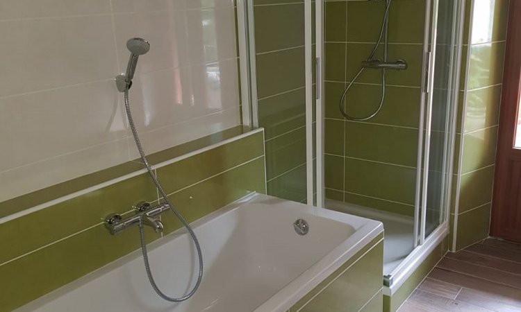 Professionnel pour rénovation de salle de bain - AB Plombier à Valloire